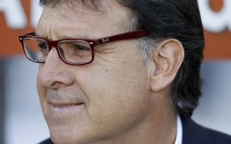 Тата подписа с "Барса" за 2 г.