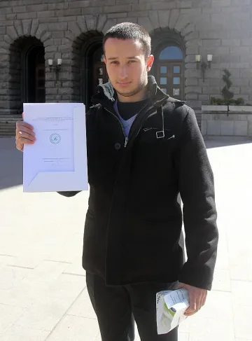 Млади партийци са новите шефове на ЦСКА