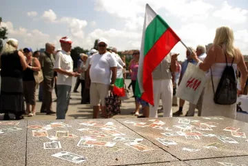 Майки доволни от "Орешарски" на контрапротеста