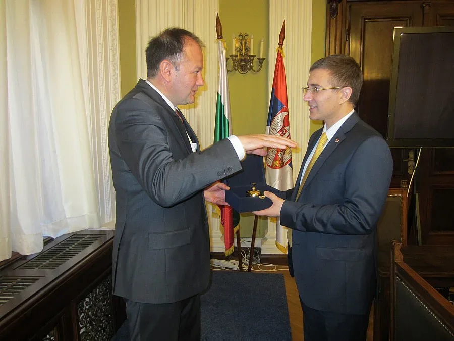 Миков разговаря за затопляне на българо-сръбските отношения