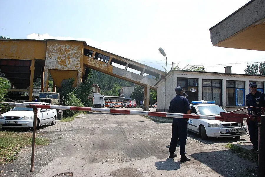 Професори умуват за спасяването на двамата миньори 