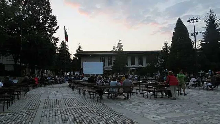 Лятно кино без пари в курорта Банско
