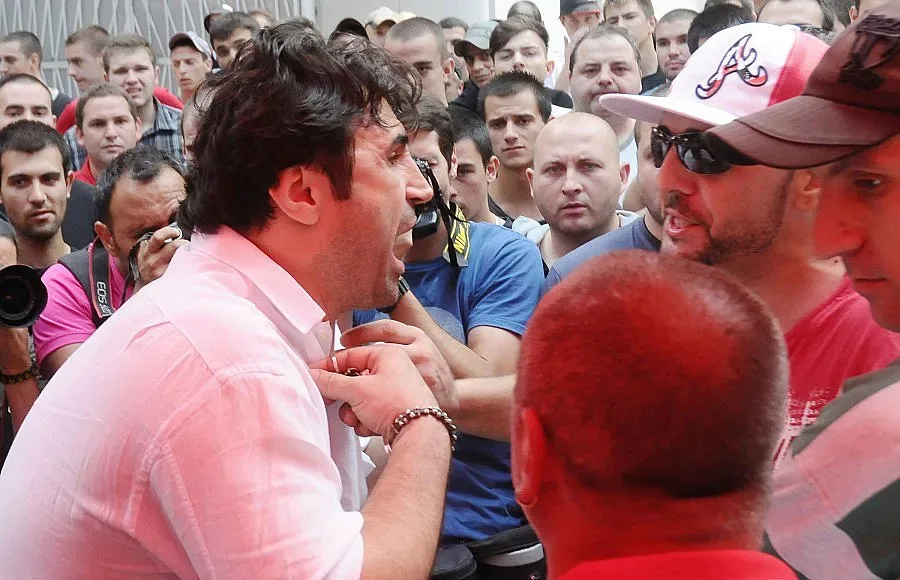 Цимбака в ареста за 72 часа, две патрулки със Стойчо