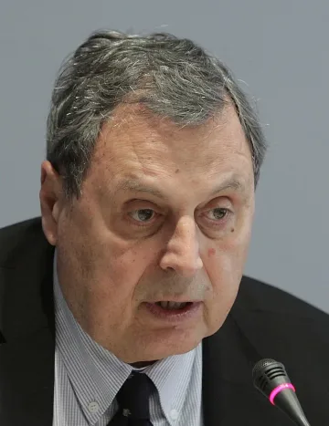 Данев: Няма нищо страшно в тегленето на заем
