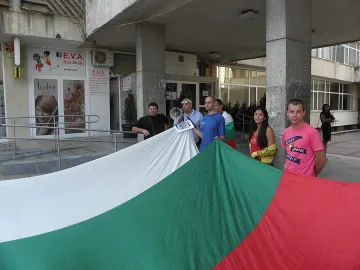 10 бунтари чакаха губернатора, той бе в рудник „Ораново"