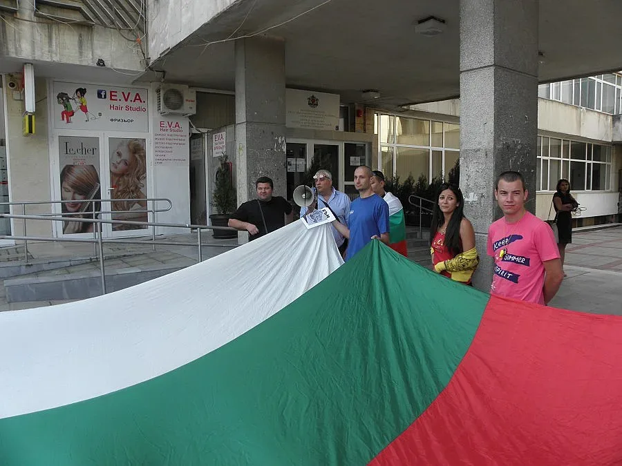 10 бунтари чакаха губернатора, той бе в рудник „Ораново"