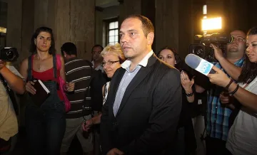 Филип Тефтерчето само с 10 бона и 1/2 жилище