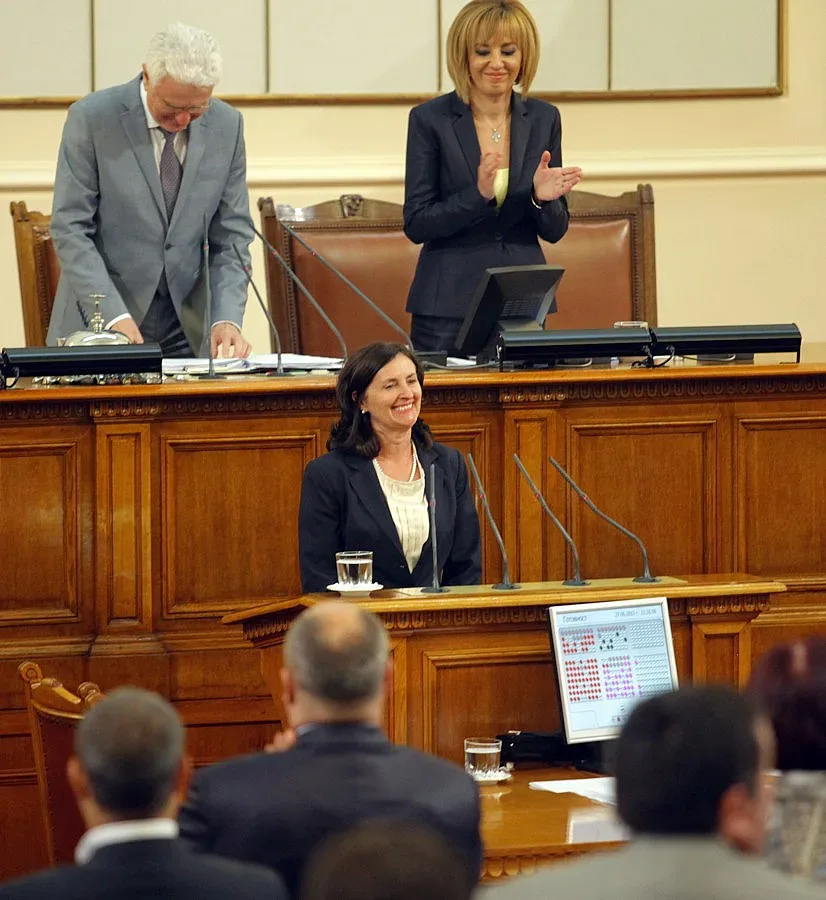 Бобева дописва плана Орешарски