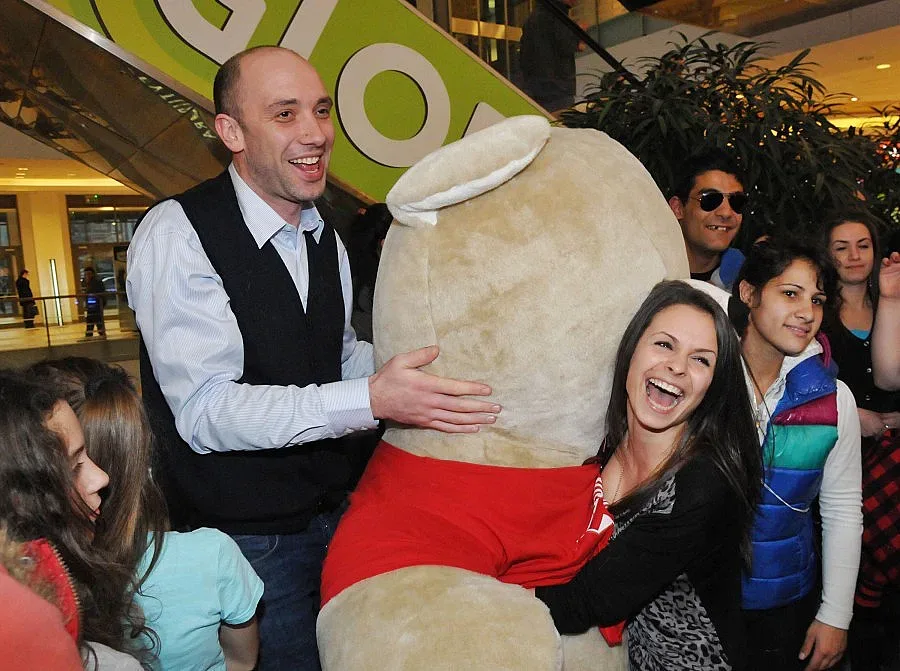 Бахаров се готви за световни премиери