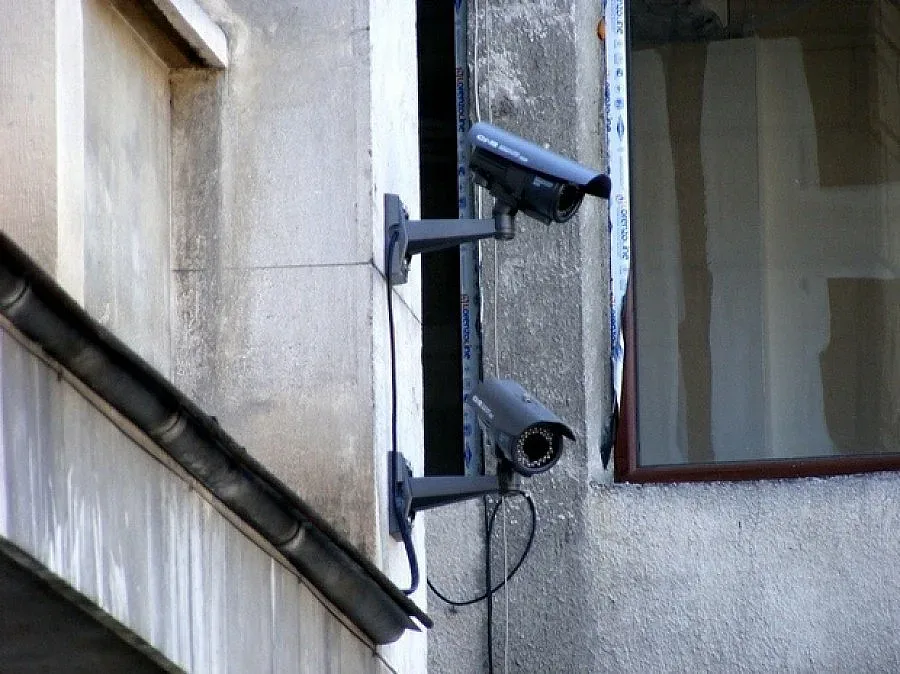 Бабаити с маски трошат камери 