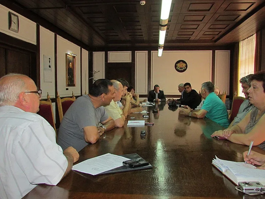 Автобуси с ученици минават по опасни мостове в Балкана