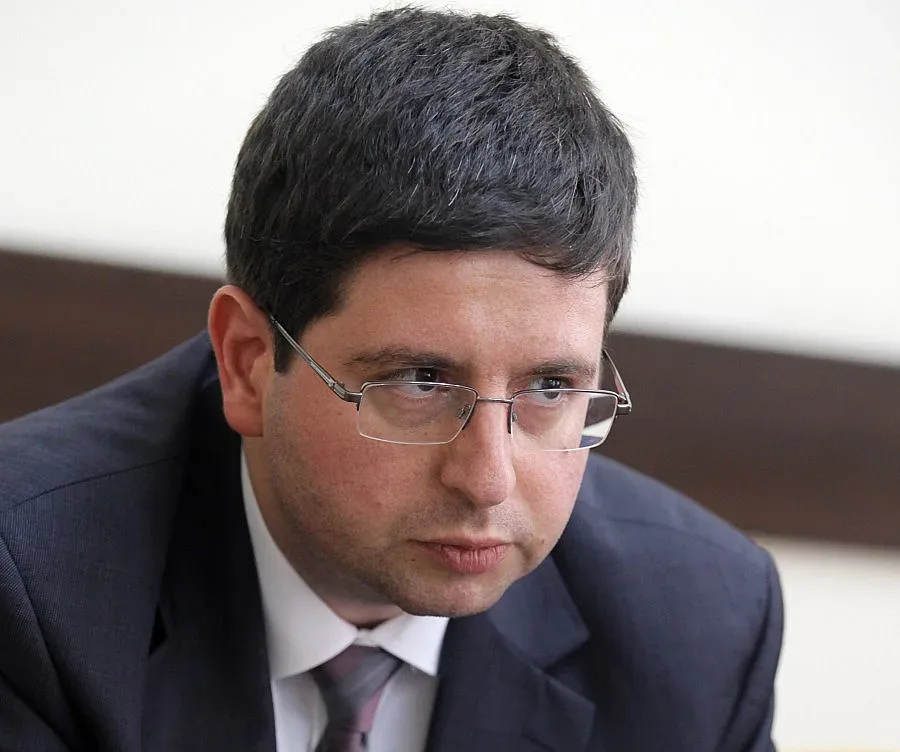 Кабинетът се разплаща с бизнеса и болниците