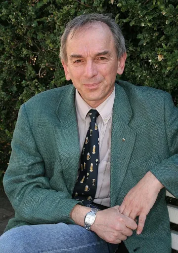 Георги Гълов: Не махмурлукът мъчи, а простотията