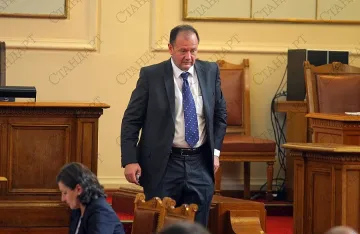 Парламентът ще има ваканция, но къса