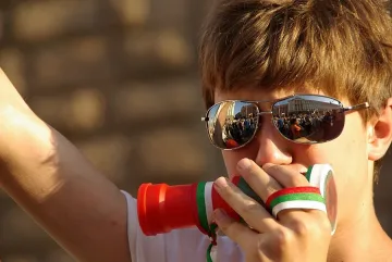 На живо: Протест под ритъма на българско хоро