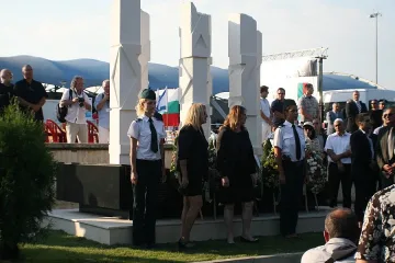 Година след атентата: Стихове и сълзи на Сарафово