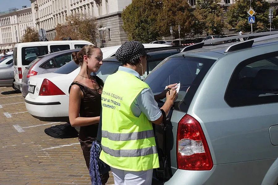 Жилят София с милиони от SMS паркиране