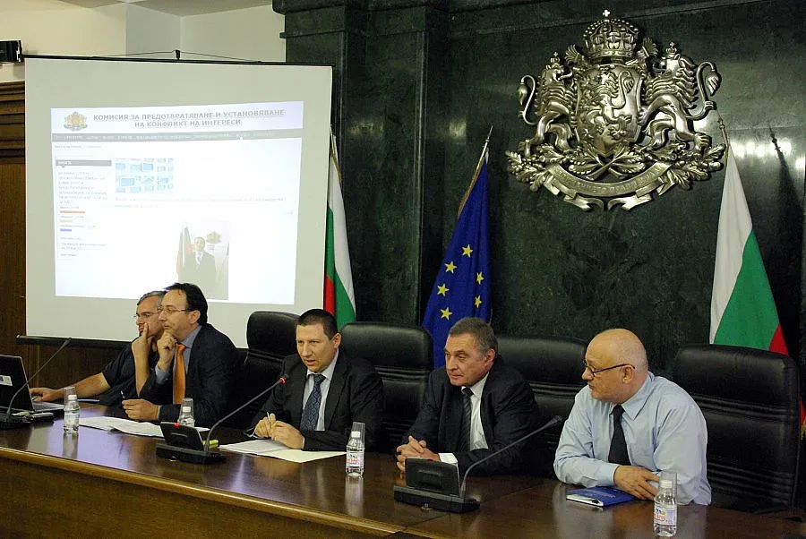 Златанов с амнезия за И.Ф.