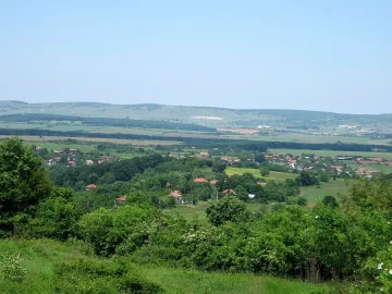 Събраха половин тон боклук от историческа местност