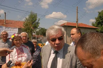 Село наскача срещу грохот на камиони със зърно