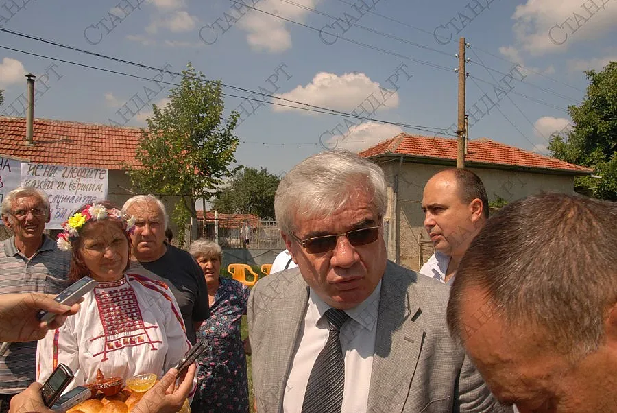 Село наскача срещу грохот на камиони със зърно