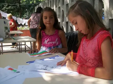 Деца рисуват Левски на рождения му ден