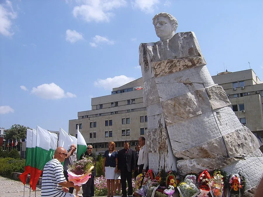 И Кърджали се преклони пред Апостола 