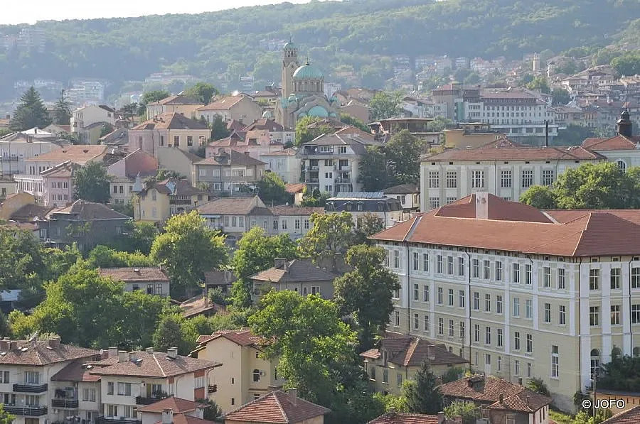 Закриват училището на Ангел Каралийчев и Антон Дончев