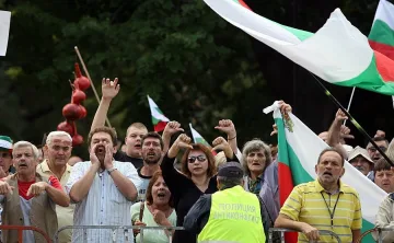 Човек се опита да се самозапали на "Орлов мост" 