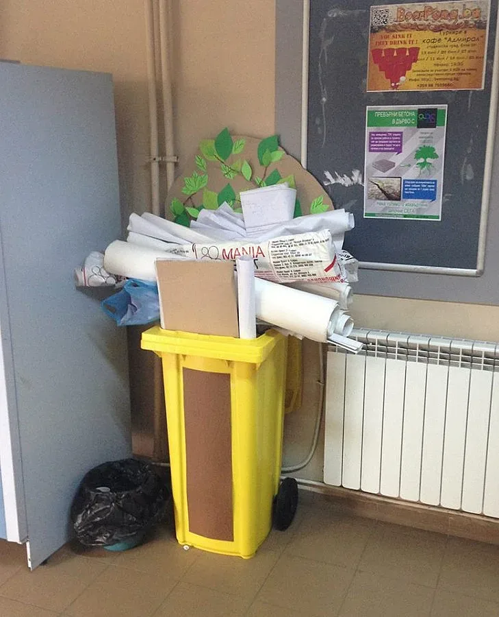 Студенти превръщат тон хартия от стари чертежи в дървета