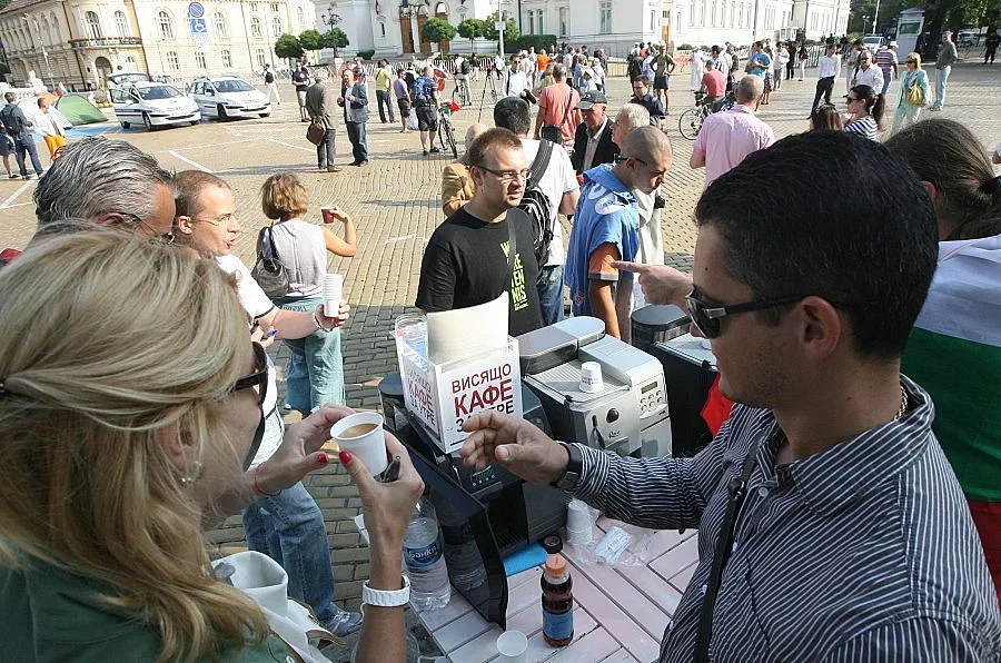 „На кафе" прераства в целодневна блокада