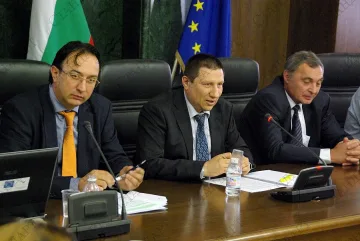 Тефтерче разкри комисия за поръчки