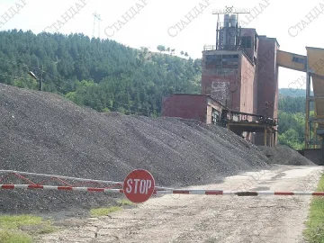 26 души търсят двамата миньори на 300 метра под земята