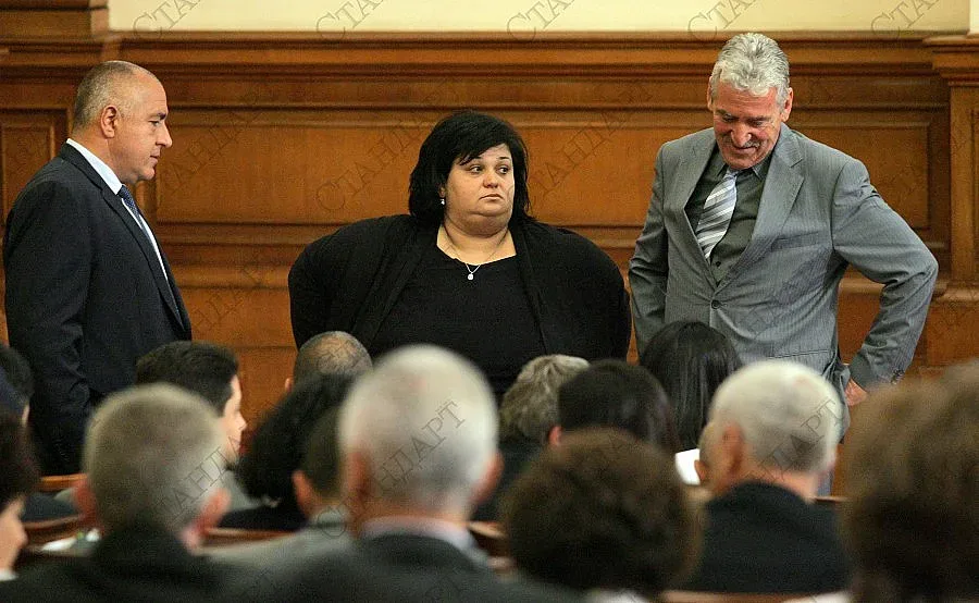 Фидосова: Не се разпознавам в инициалите в някакъв тефтер