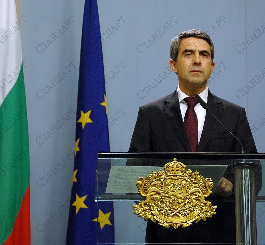 Президентът излезе със становище за скандала с бележника