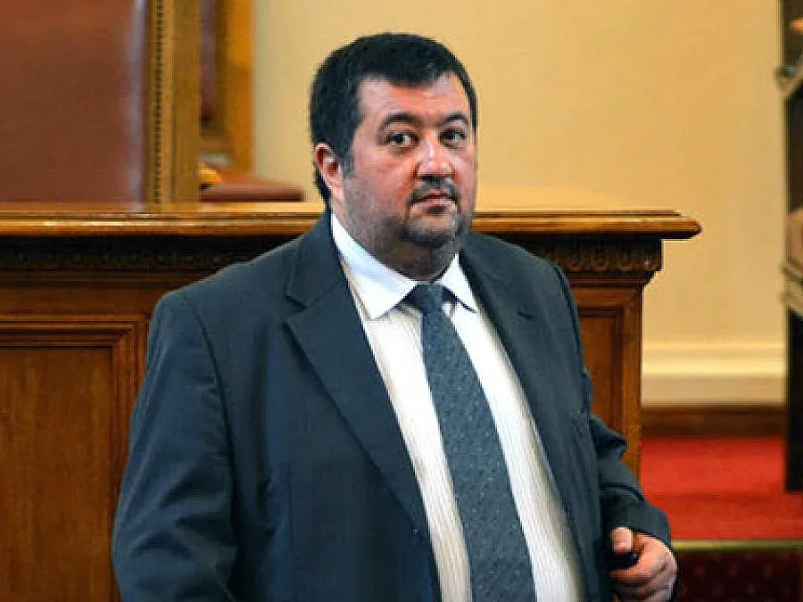 Емил Иванов вече не е депутат