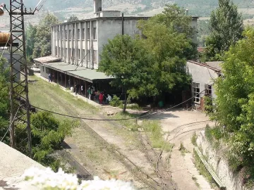 Продължава издирването на затрупаните миньори