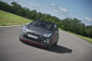 Пускат лимитирана серия DS3 Cabrio Racing 