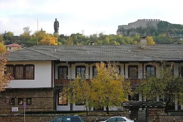 Именуват ловешки площад в почит на поп Кръстю