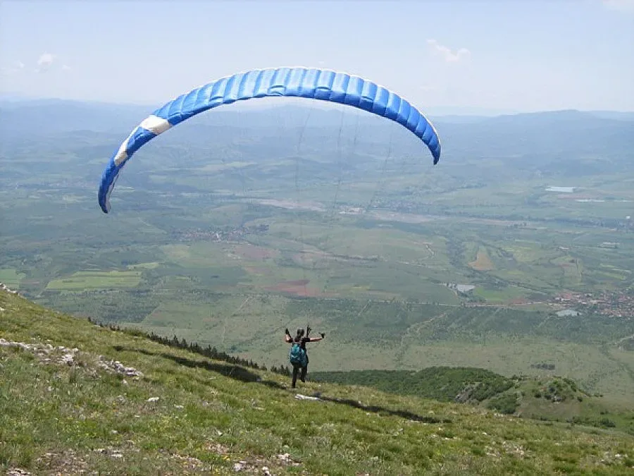Англичанин се натроши с  парапланер край Пловдив