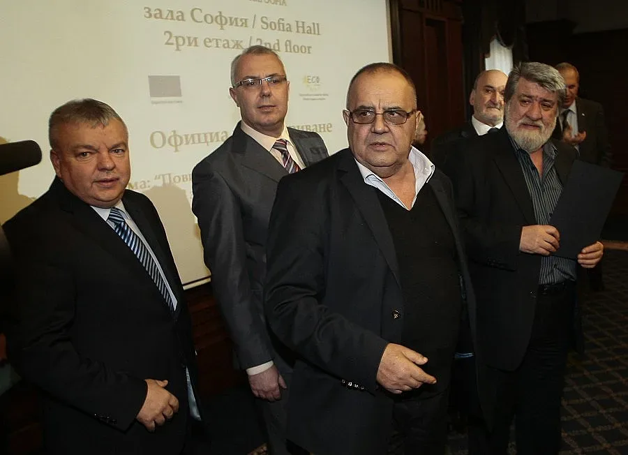 Църква и миряни в залпов огън срещу Божидар Димитров