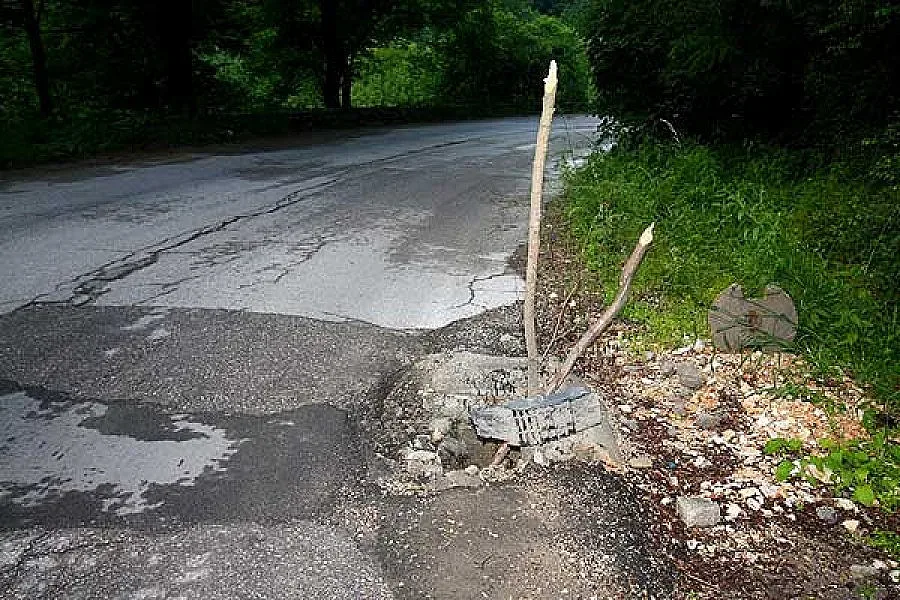 Областен иска от Орешарски ремонта на пътя Пещера-Батак