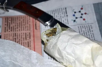 Полицаи надушиха канабис под седалка в кола