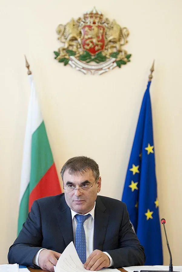 Папазов е наредил проверка за шпионския сървър