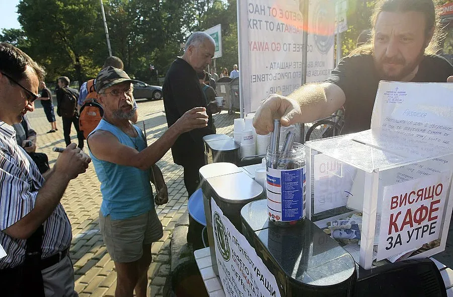 На кафе пред НС и Областната администрация