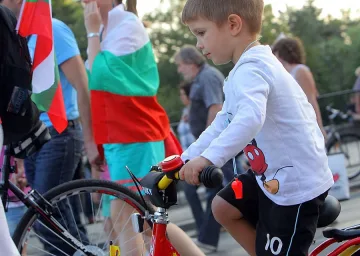 На живо: Седмицата отново започва с протест