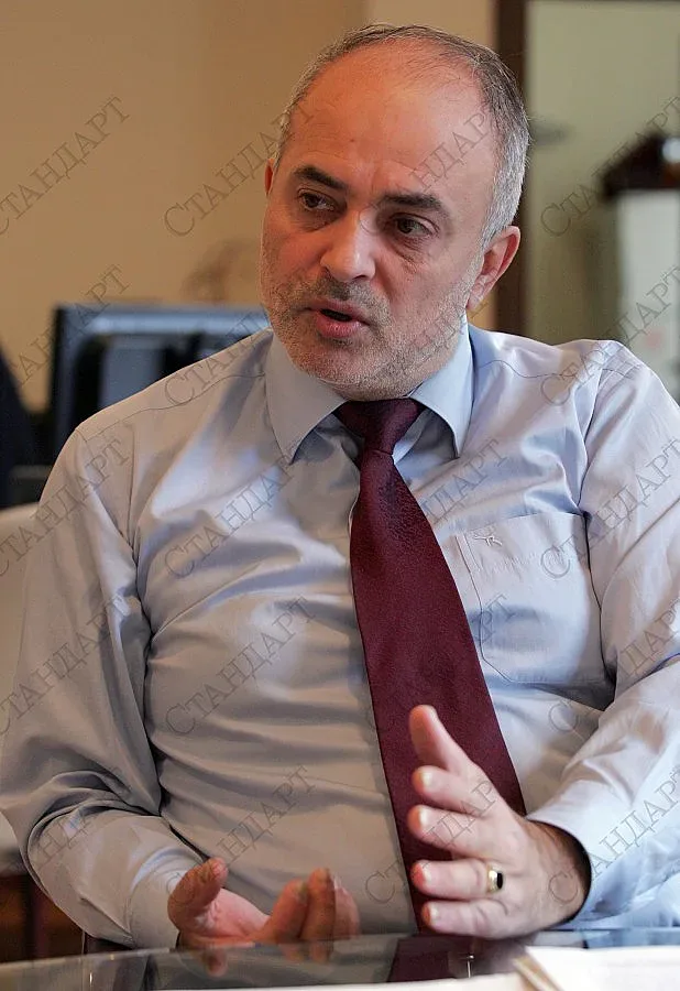 Тотю Младенов оглавява бунт на едно село и два квартала