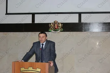 Кмет решава 60-годишен проблем на квартал