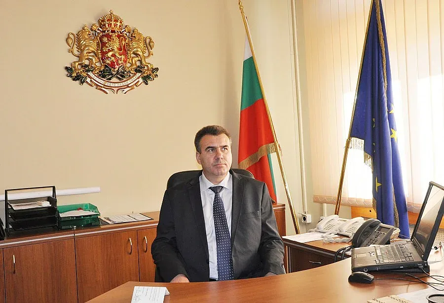 Местан умувал да оттегли Палев от поста на губернатор