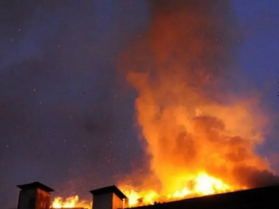 Пожар вилня до базата на бивш футболен национал